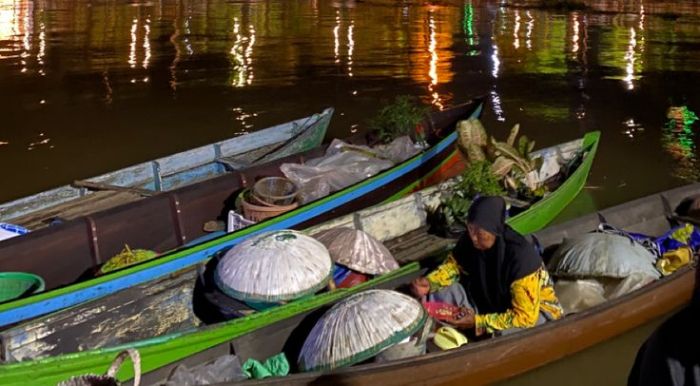 Gimana Kalau Pasar Terapung Buka 24 Jam? Antara Mitos dan Realita