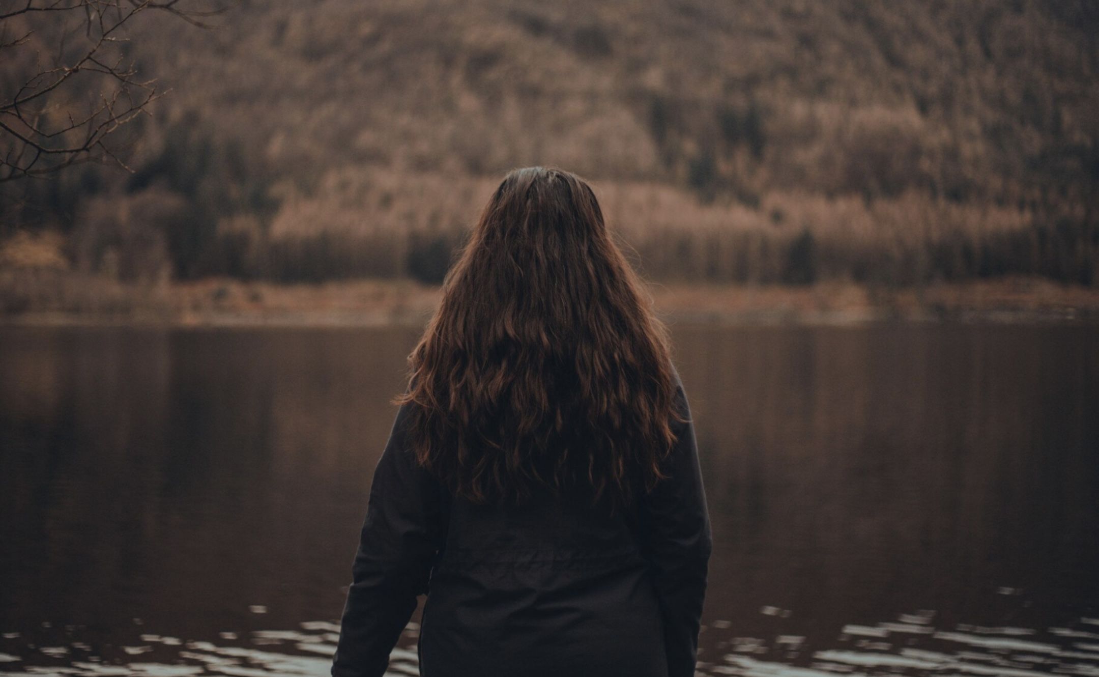 17 Ide Bio Instagram Cewek Misterius yang Bikin Doi Penasaran!