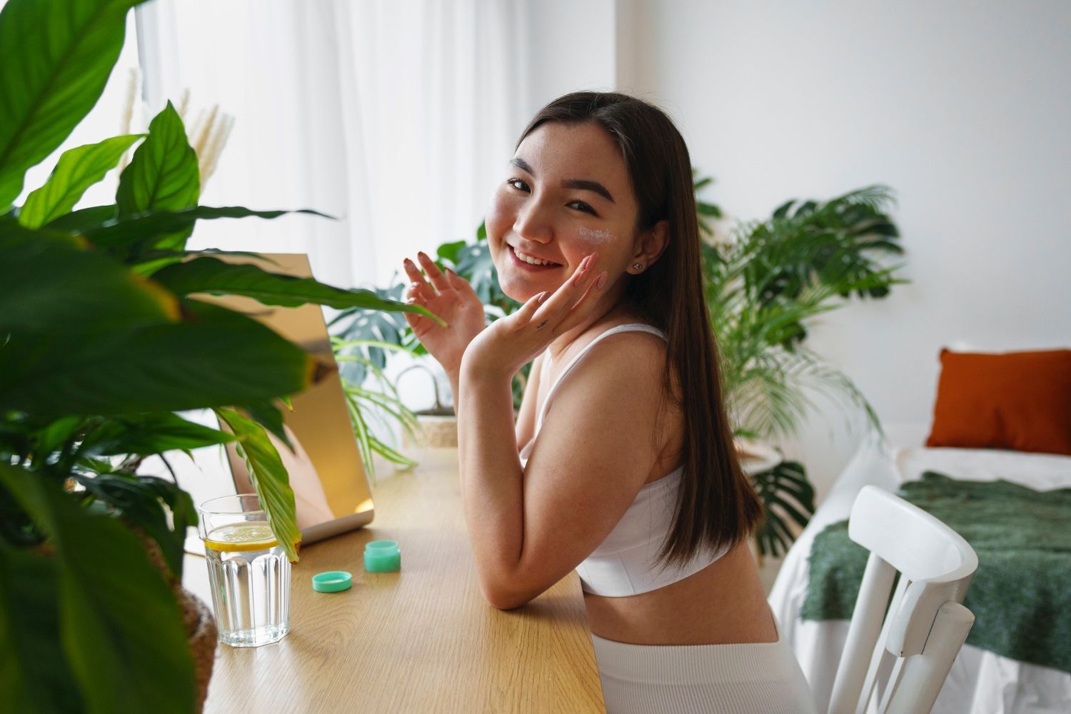 Cuma 5 Langkah Simpel! Ini Rahasia Skincare Pagi Bikin Kulit Glowing Seharian
