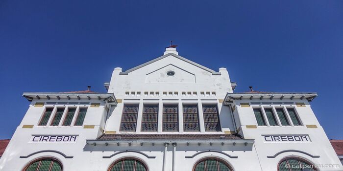 Naik Kereta ke Cirebon, Pulang Bawa Empal Gentong dan Tahu Gejrot: Wisata Rasa yang Wajib Dicoba!