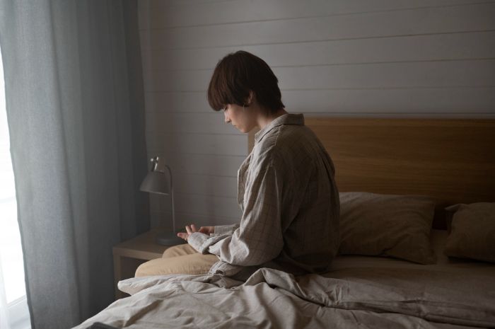 5 Zodiak yang Paling Susah Move On dari Mantan, Masih Terjebak Cinta Lama
