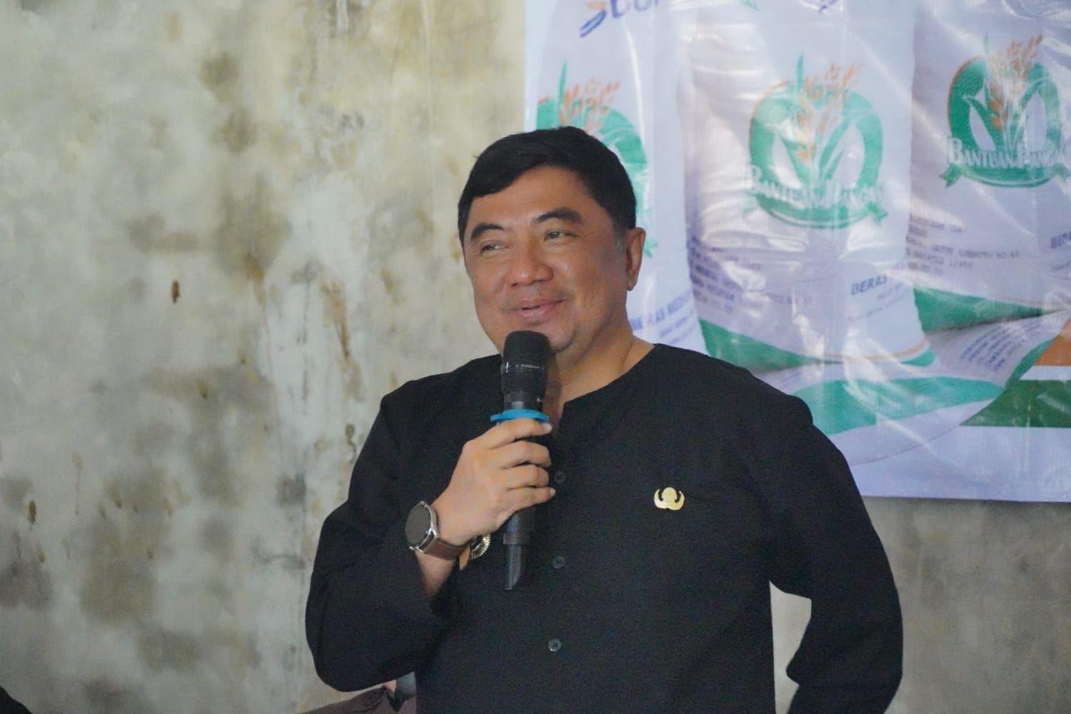 Bupati Garut Tinjau Penyaluran Bantuan Pangan Beras di Kecamatan Kadungora