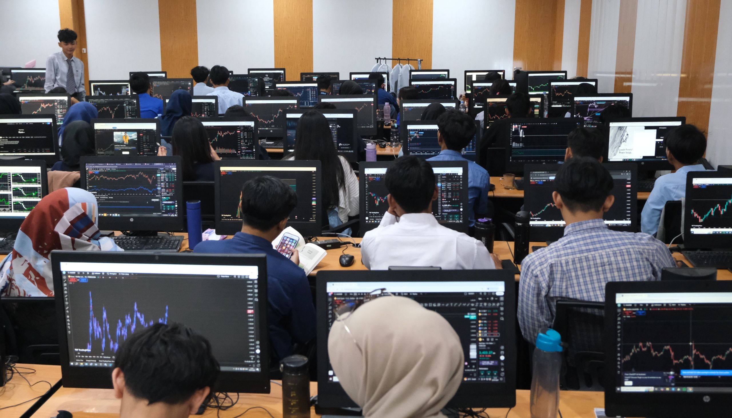 Cara Memulai Trading Forex untuk Gapai Kebebasan Finansial