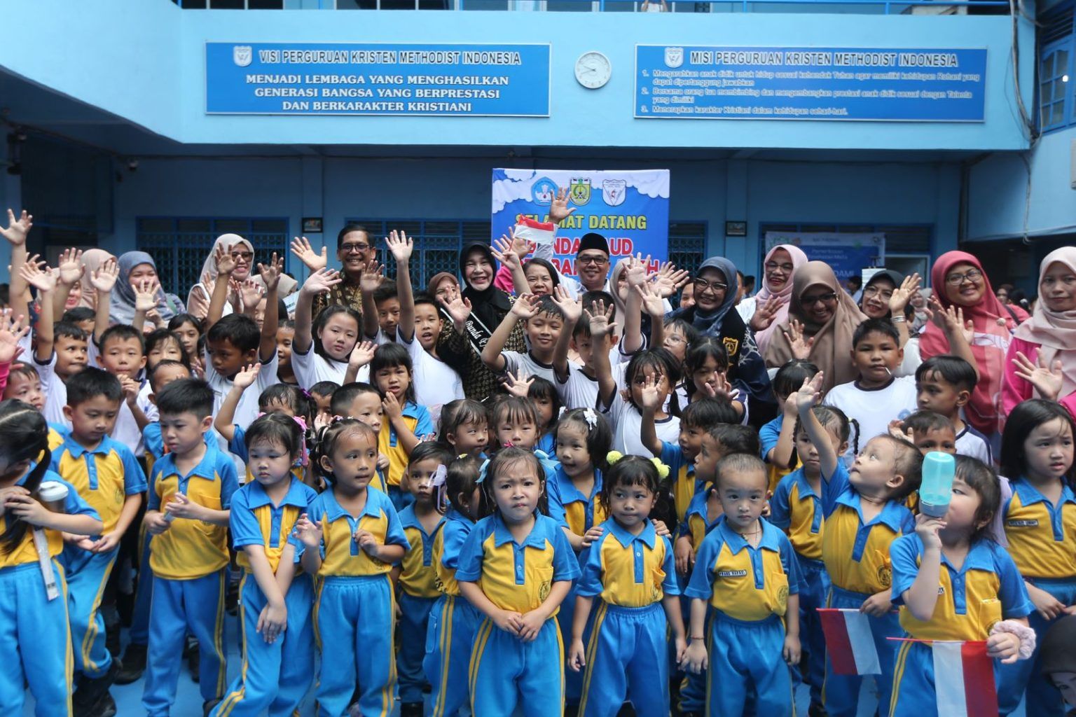 TK–SD Methodist Disambangi Bunda PAUD, Anak-anak Dapat Pemeriksaan Mata Gratis!