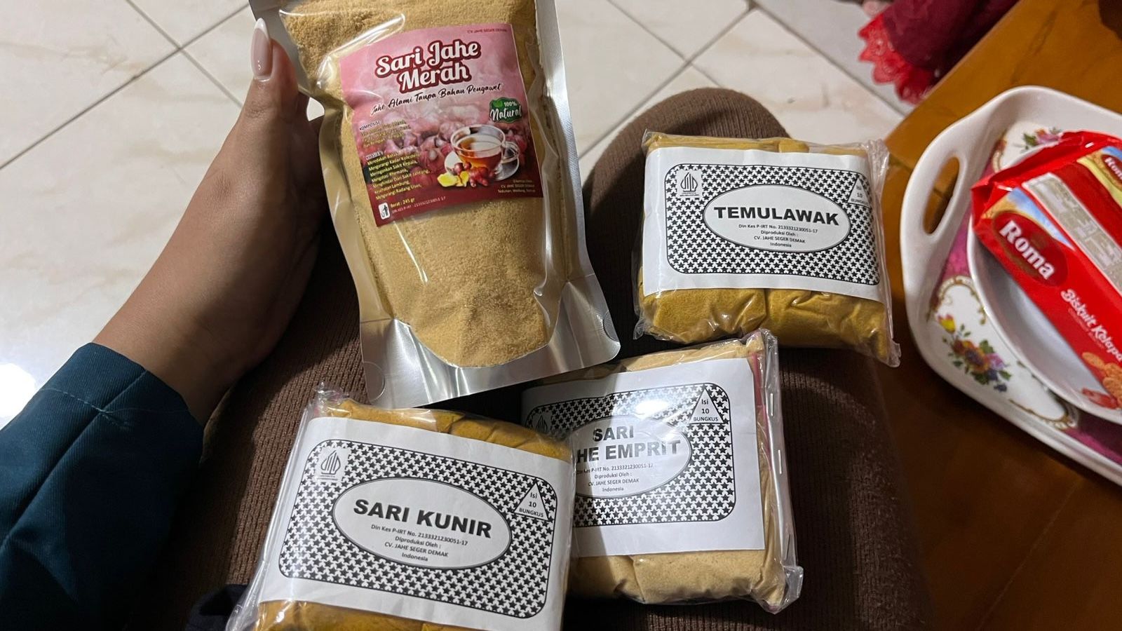 Dari Kaligrafi ke Rempah: Perjalanan Ibu Nihayatun Bangkit Lewat Jahe Kristal