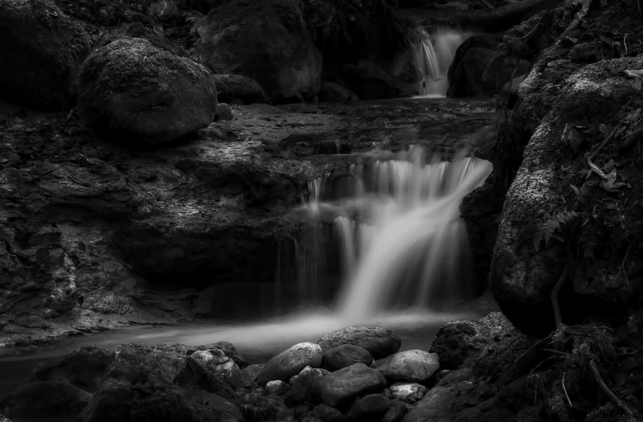 Kisah Mistis Air Terjun Kanto Lampo: Pesona Alam Suci yang Bercahaya di Tengah Gianyar Bali