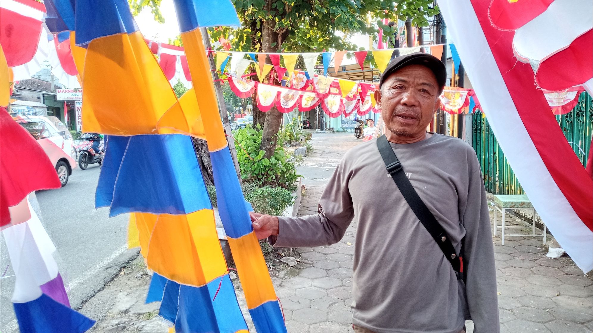 Digempur Penjual Online, Pedagang Bendera dan Pernak pernik 17an Di Boyolali Tetap Bertahan Meski Sepi Pembeli
