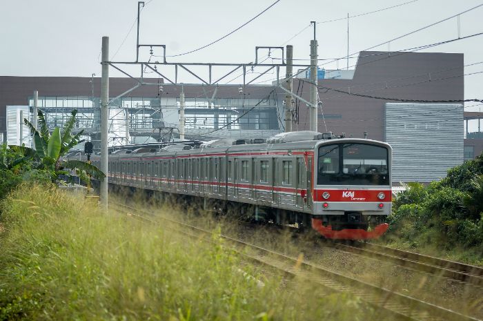 942.000 Penumpang Diprediksi Gunakan KRL saat HUT TNI ke-80 Besok, KAI Bakal Operasikan 1.063 Perjalanan