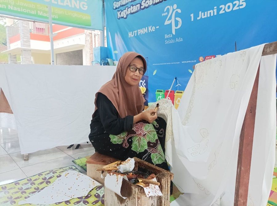Ketua Kelompok Mekaar Jadi Penggerak Pemberdayaan di Kampung Madani PNM