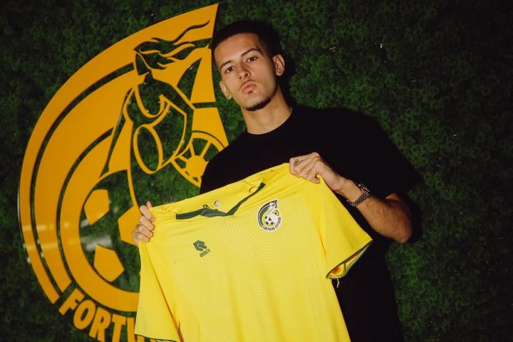Diganjar Kartu Merah usai Tackle Pemain Ajax, Pelatih Fortuna Sittard Geram dengan Justin Hubner