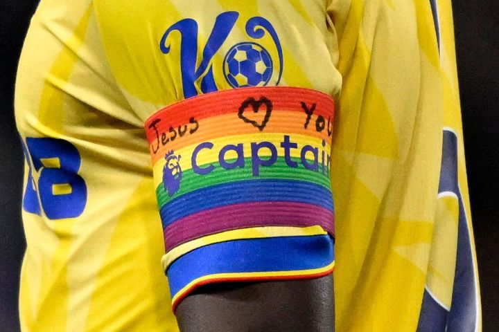 Premier League Takkan Gunakan Ban Kapten Pelangi Lagi Usai Akhiri Kerja Sama dengan Organisasi Pendukung LGBT