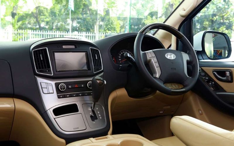 6 Cara Praktis Bikin Dashboard Mobil Kinclong Tanpa Keluar Banyak Uang