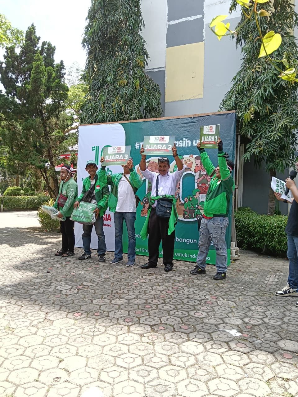 Puluhan Driver Grab Pangkalpinang Ikut Lomba Hias Tumpeng, Sambut HUT ke-10 Grab Bike dan Semarak HUT RI