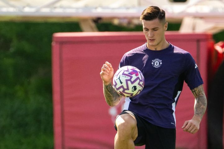 AC Milan Konfirmasi Ketertarikan pada Rasmus Hojlund yang Tersingkir dari MU