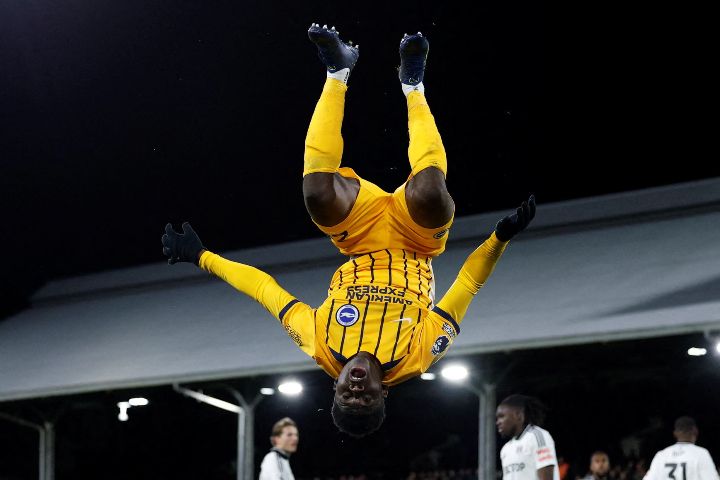 Manchester United Berusaha Datangkan Carlos Baleba di Bursa Transfer Musim Panas Ini