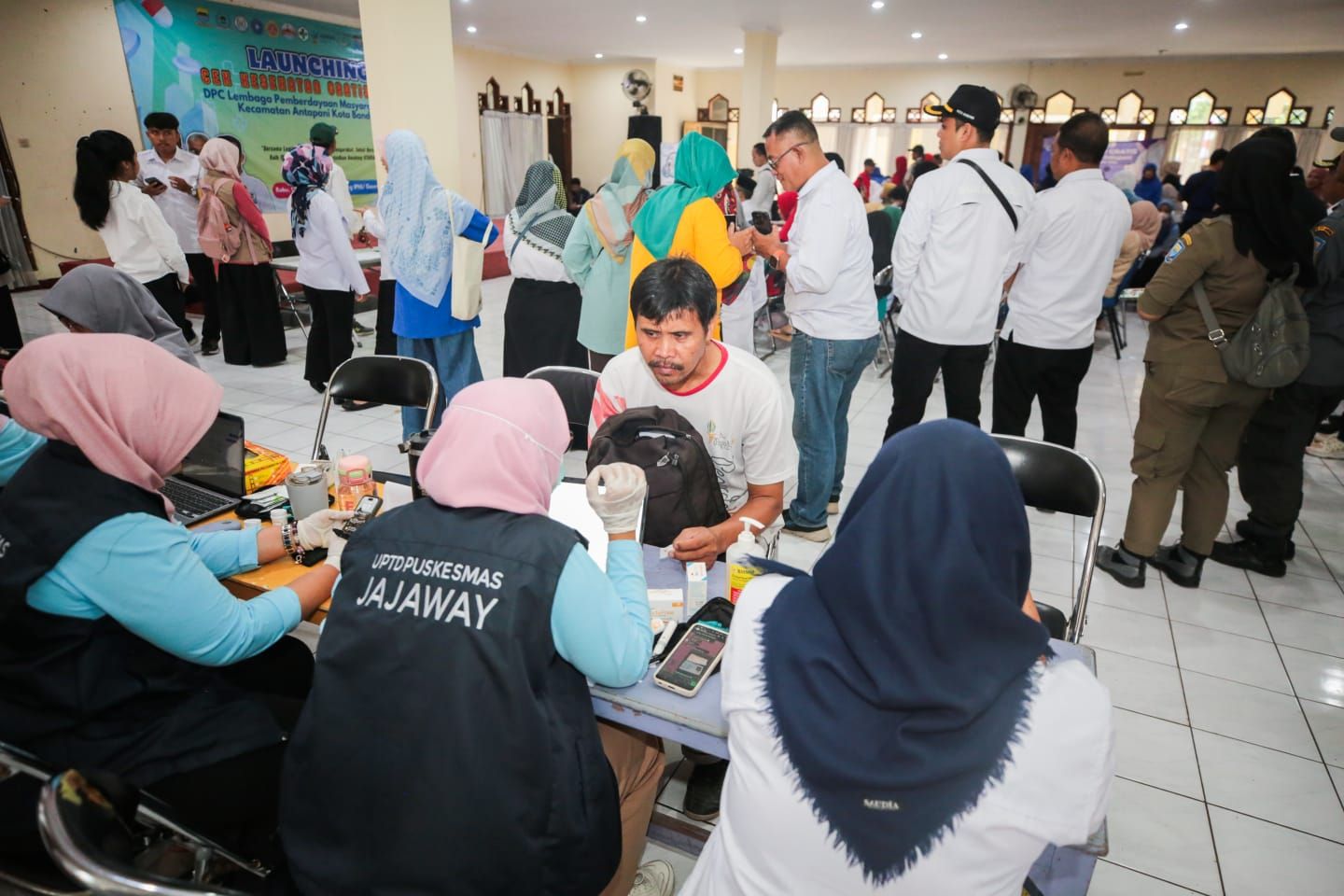 Ratusan Warga Antapani Ikuti Pemeriksaan Kesehatan Gratis
