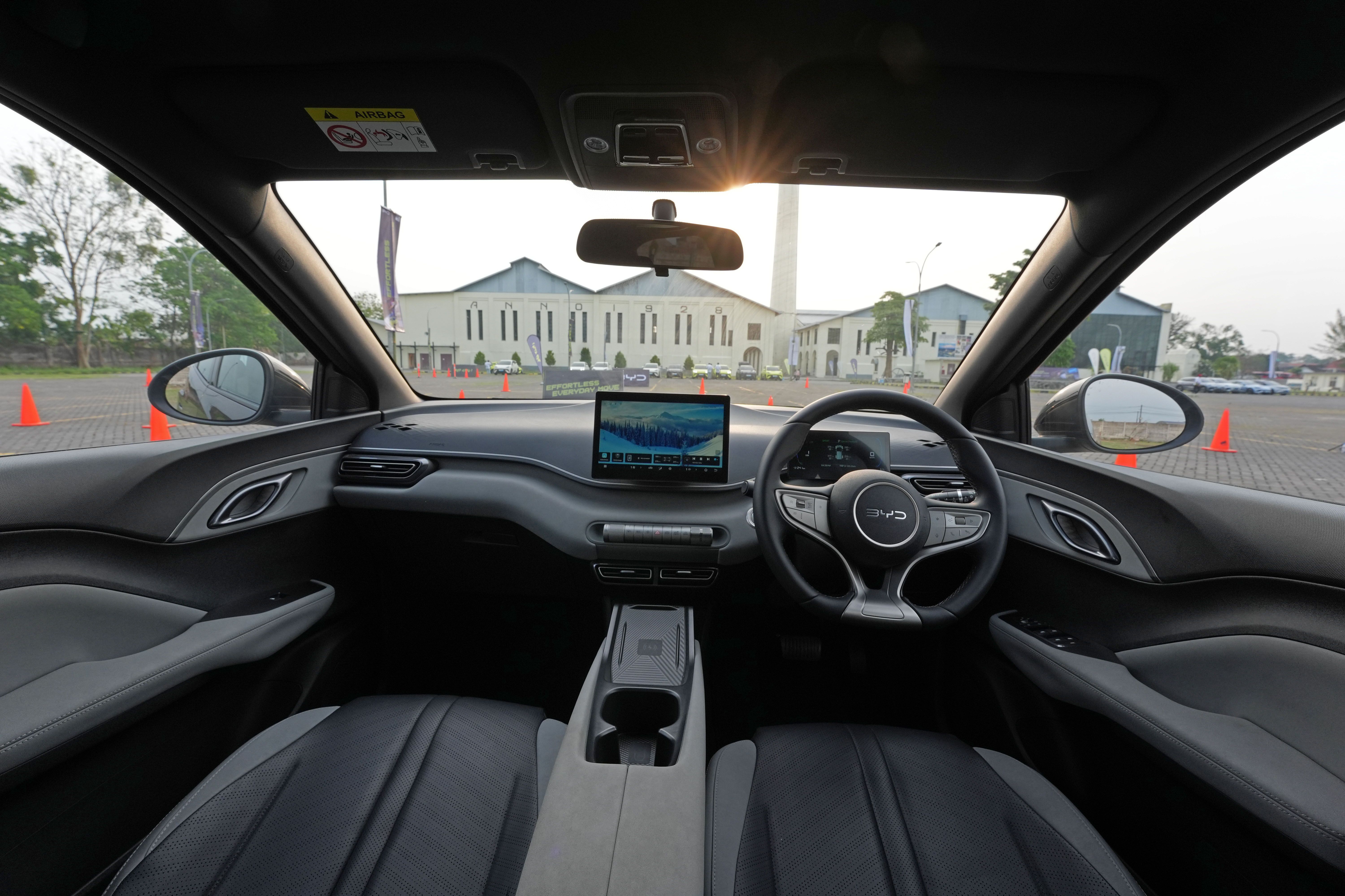 Dear Moms, Ini 5 Tips Kendarai Mobil Listrik Baru yang Harus Dipahami Supaya Tetap Awet!