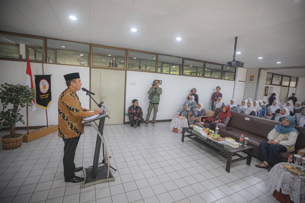 Wakil Wali Kota Bandung Apresiasi Peran Bidan sebagai Garda Terdepan Kesehatan Ibu dan Anak