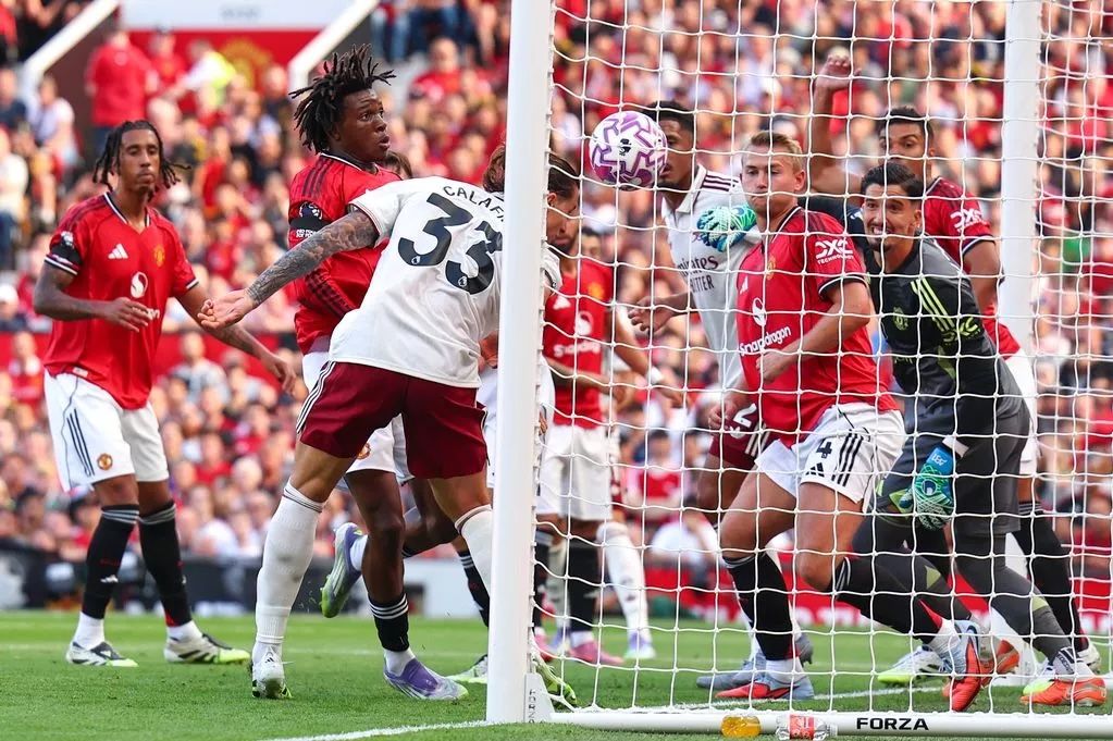 Manchester United Menguasai Pertandingan, Tapi Arsenal Berhasil Menang berkat Skema Bola Mati Mematikan