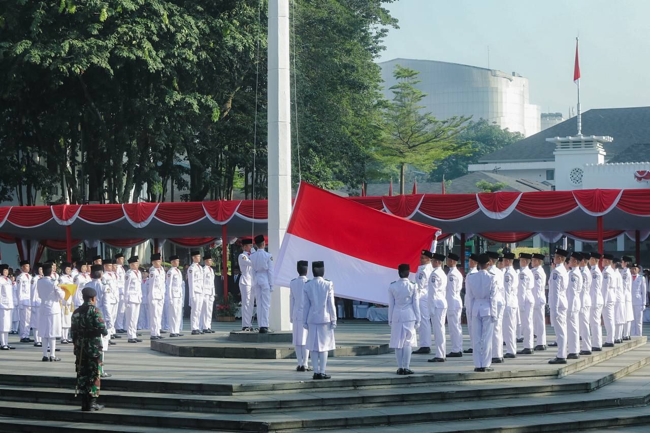 Upacara HUT ke-80 RI di Kota Bandung Berlangsung Khidmat