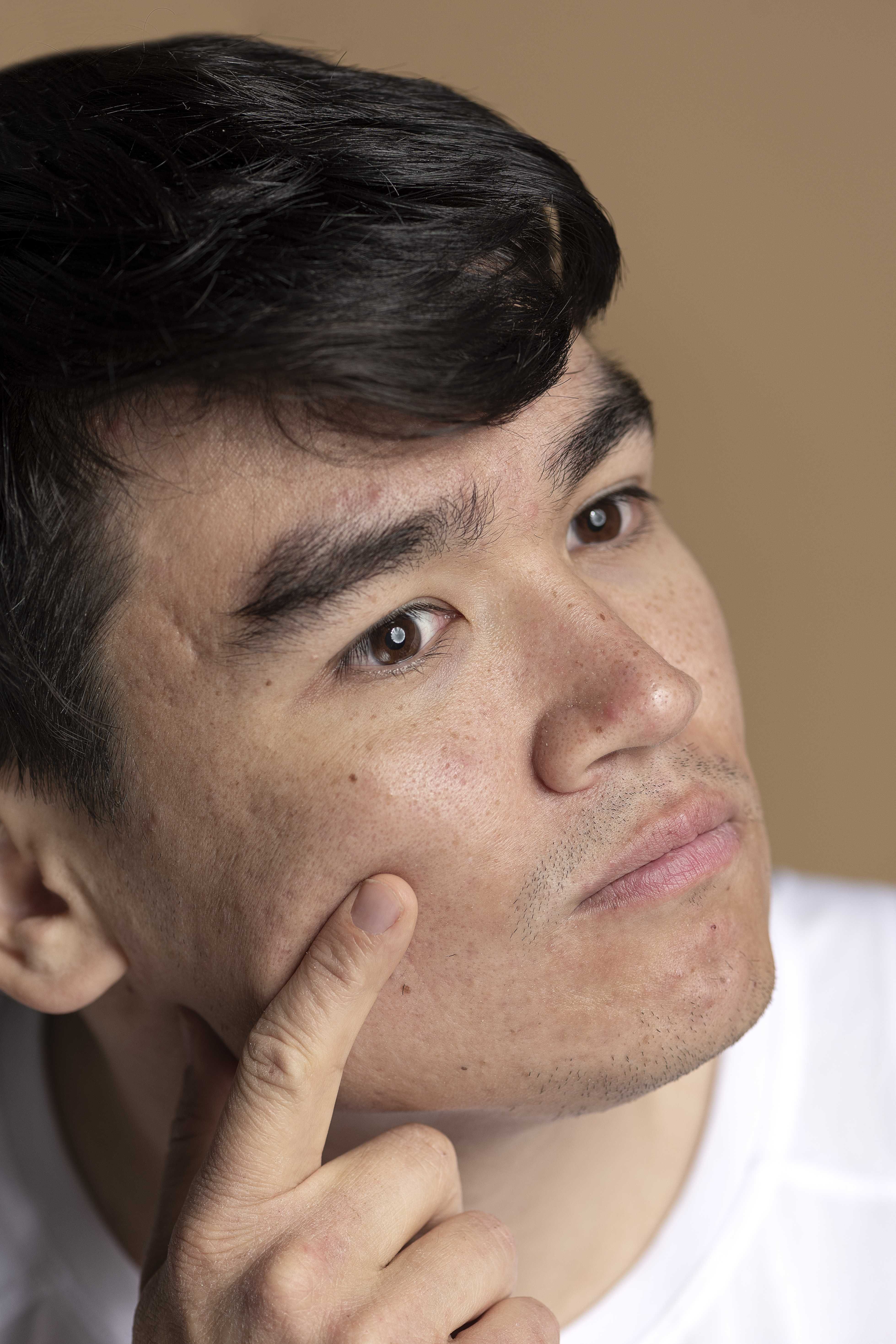 6 Kebiasaan Sepele yang Bikin Wajah Pria Kusam dan Penuh Noda Hitam