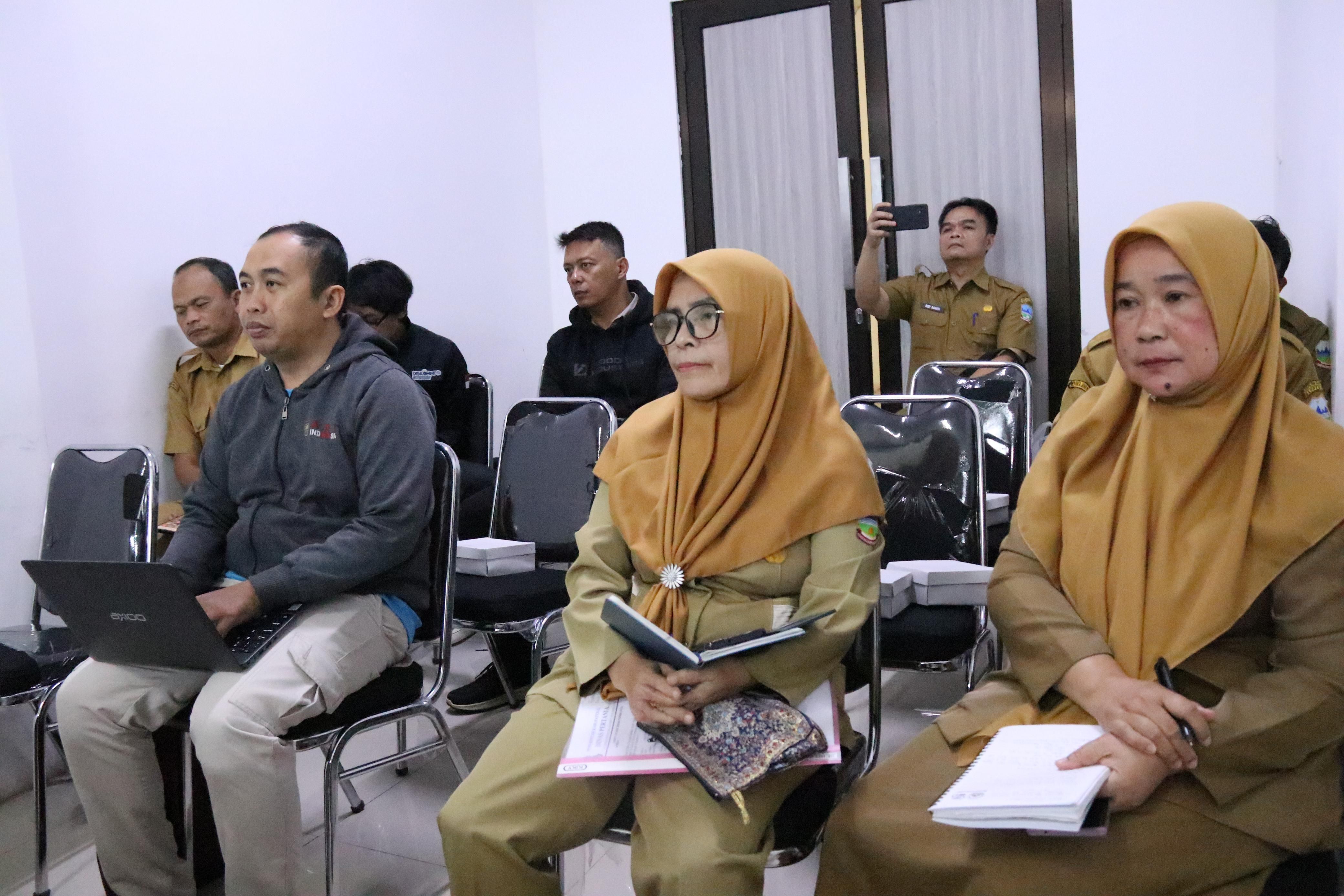 Sekda Garut Pimpin Rapat Penyaluran BLT DBHCT, Pastikan Bantuan Tepat Sasaran