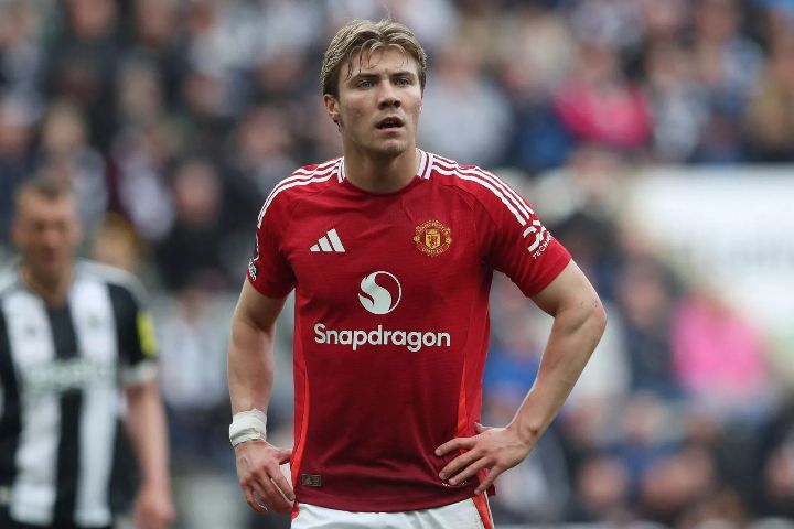 AC Milan Konfirmasi Ketertarikan pada Rasmus Hojlund yang Tersingkir dari MU