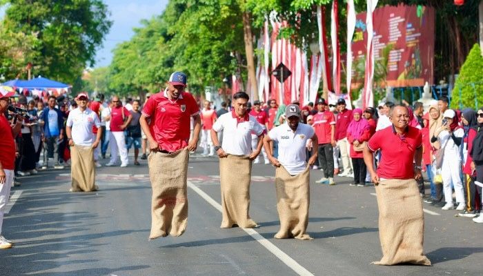 CFD Banyuwangi Memerah Putih: Bupati Ipuk Pimpin Senam dan Lomba Agustusan