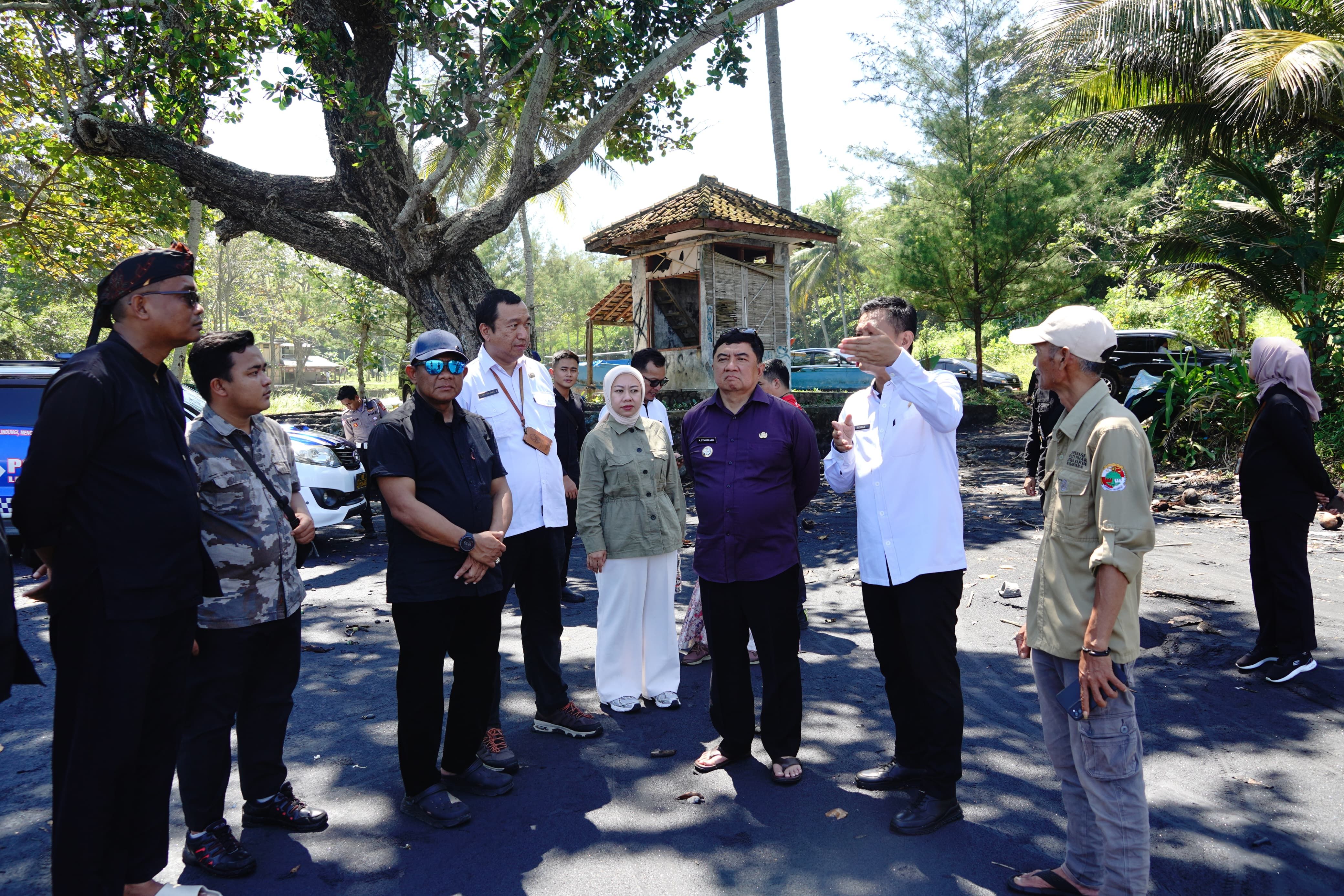 Bupati Garut Dampingi KKP Tinjau Lokasi Rencana Pembangunan Pelabuhan di Pantai Cidora