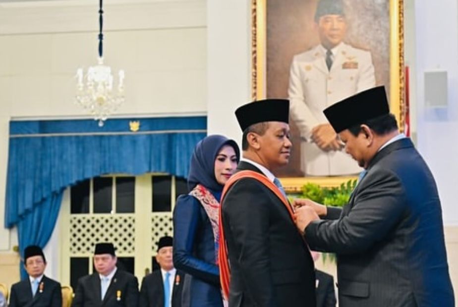 Menteri Bahlil Dapat Penghargaan Bintang Mahaputera Adipurna dari Presiden