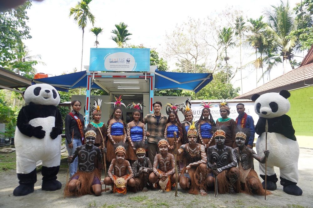 Selebgram Jerhemy Owen dan WWF Indonesia Rayakan Kemerdekaan dengan Gerakan Penanaman Pohon di Papua