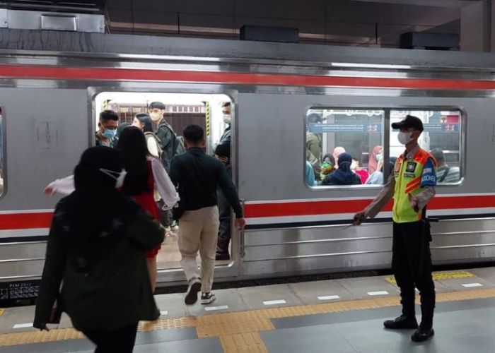 Viral Eskalator Stasiun Bekasi Berjalan Mundur Hingga 3 Penumpang Dievakuasi, Begini Faktanya