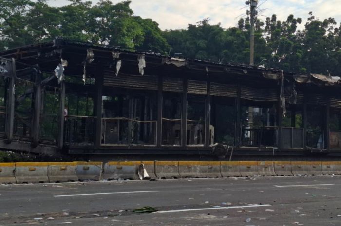 7 Halte Terbakar, PT TransJakarta Terus Pantau Situasi Demo