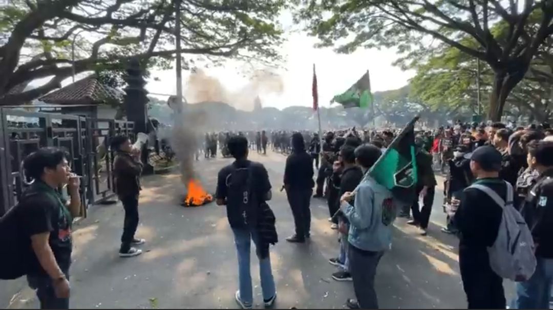 Aksi HMI di Malang: Suara Lingkungan dan Doa untuk Driver Ojek Online