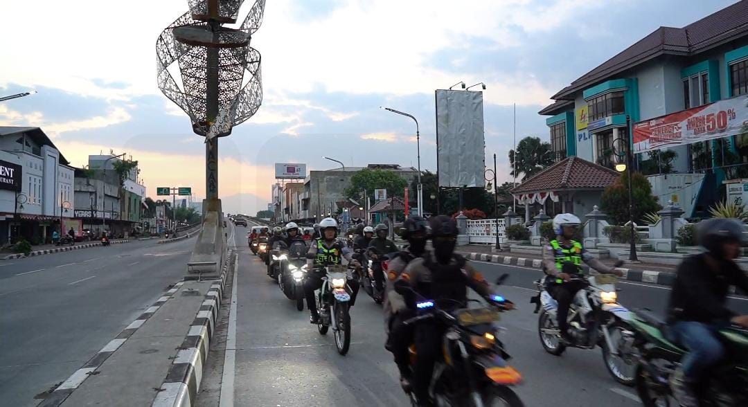 TNI-Polri dan Warga Kota Surakarta Kembali Melaksanakan Patroli Skala Besar