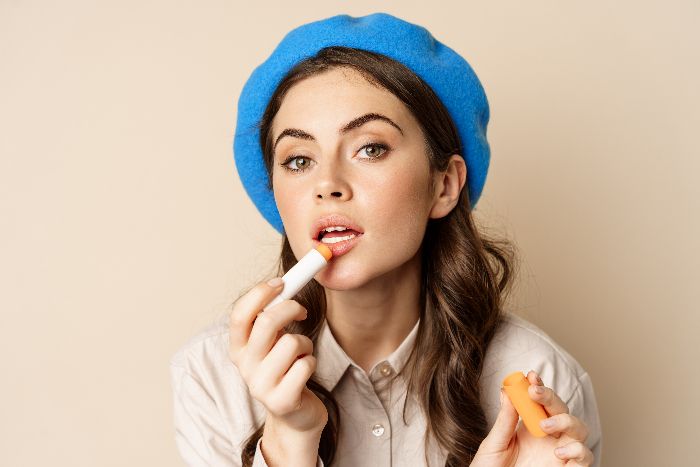 5 Rekomendasi Lip Balm Terbaik untuk Bibir Lembab, Wajib Coba!