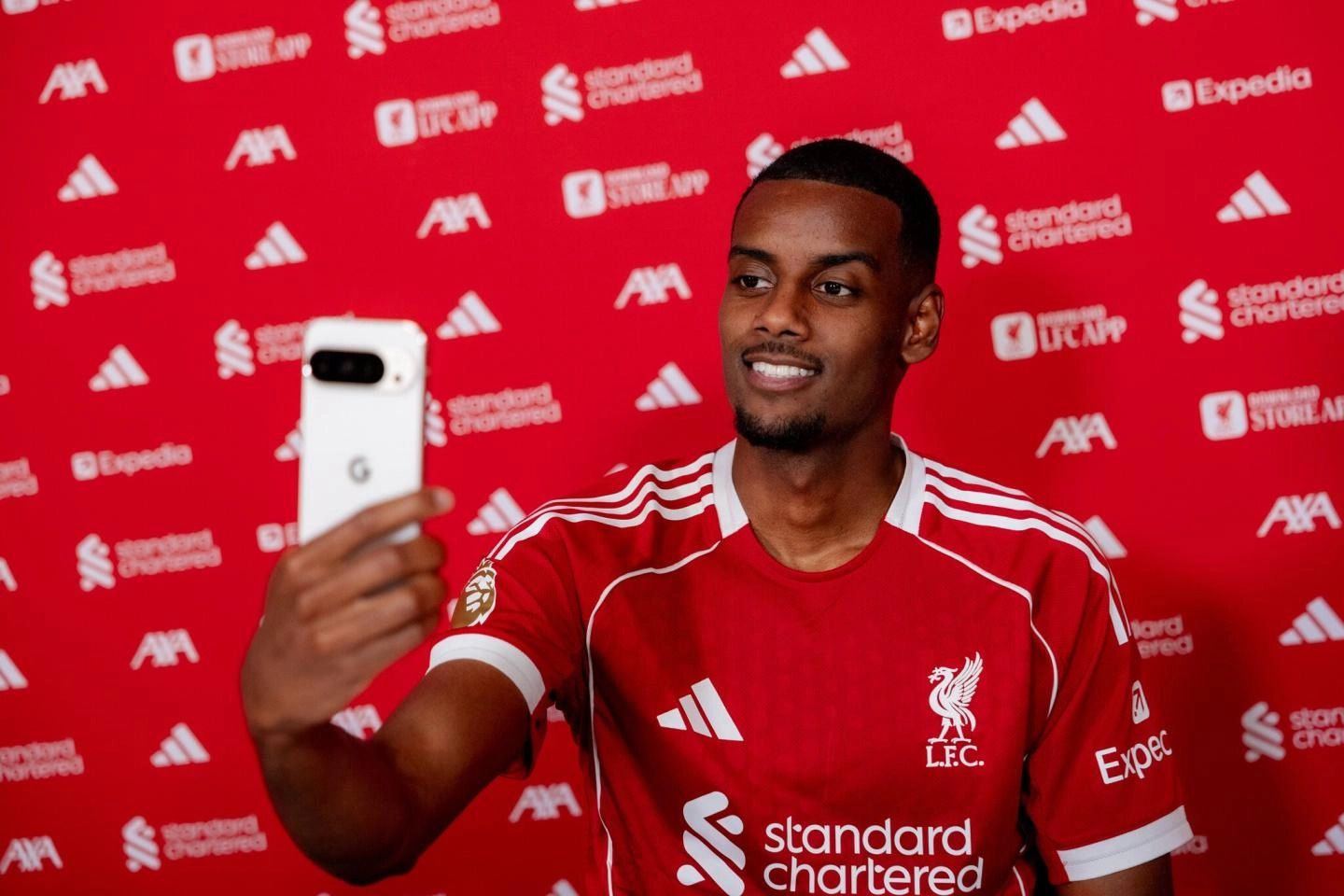 Dan Burn Mengerti Keputusan Alexander Isak Pindah ke Liverpool meski Suporter Newcastle Kecewa
