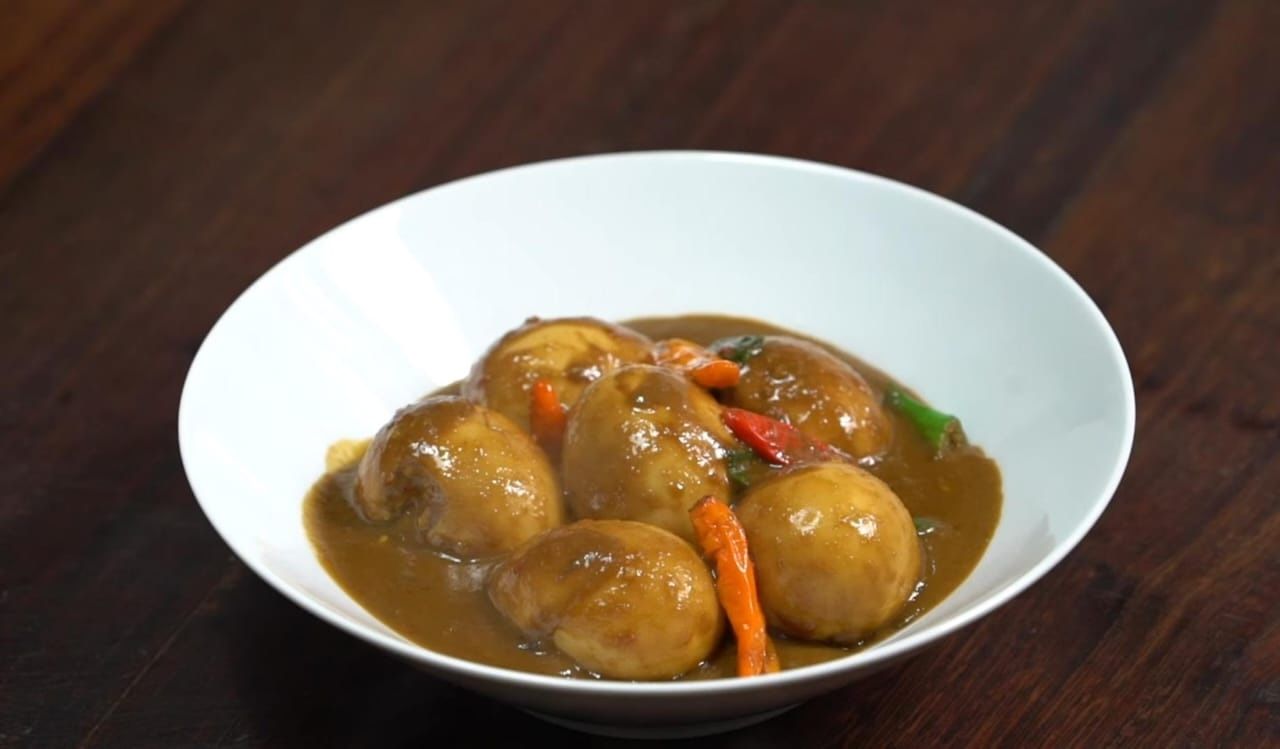 Resep Telur Petis Khas Madura: Gurih, Manis, dan Pedasnya Pas!