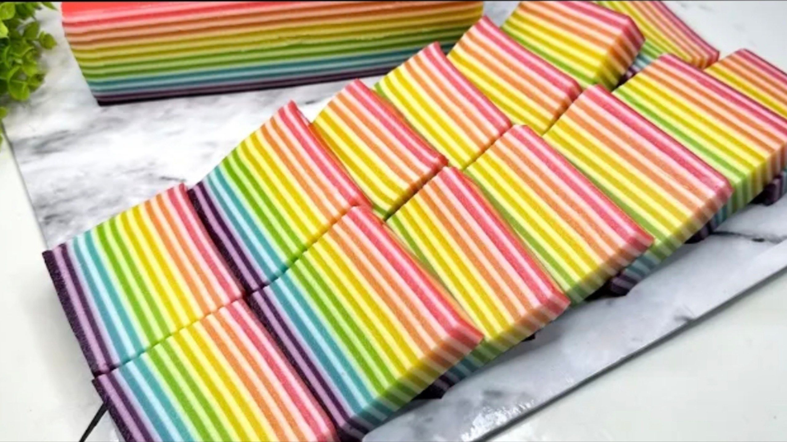 17 Ide Nama Usaha Kue Lapis Pelangi yang Unik, Manis, dan Mudah Diingat