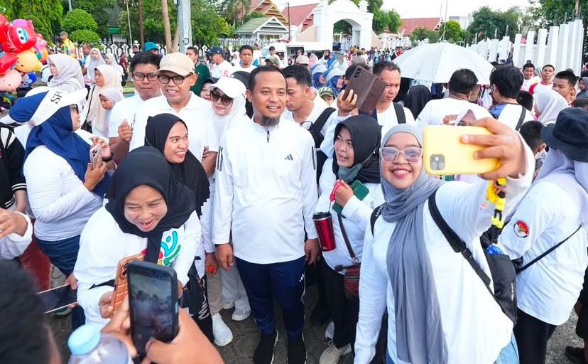 Ribuan Warga Bone Ikuti Jalan Sehat Anti Mager, Gubernur Sulsel Hadir Langsung