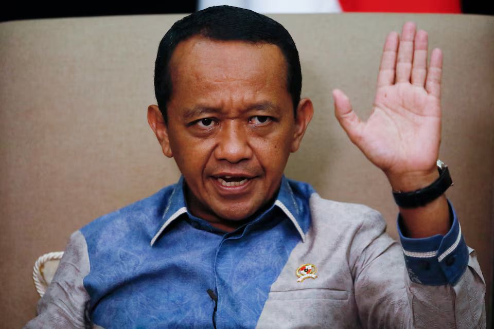 Atasi Kelangkaan, Bahlil Lahadalia Izinkan Pengecer BBM Swasta Impor Lewat Pertamina