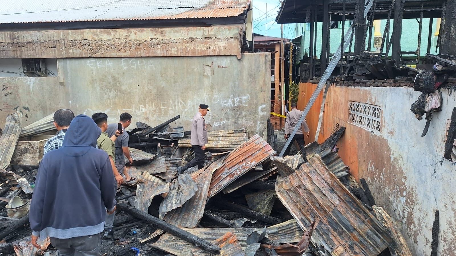 Kebakaran di Parepare Renggut Dua Nyawa, Kapolres Tinjau Lokasi dan Sampaikan Belasungkawa