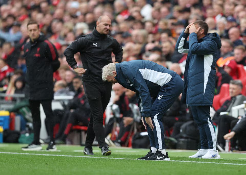 Arne Slot Bantah Liverpool Buang-Buang Waktu saat Menang 2-1 Lawan Everton