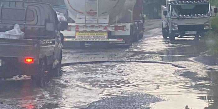 Jalanan Rusak Parah, Masyarakat Keluhkan Jalan Yang Ada di Perbatasan Mitra dan Minsel