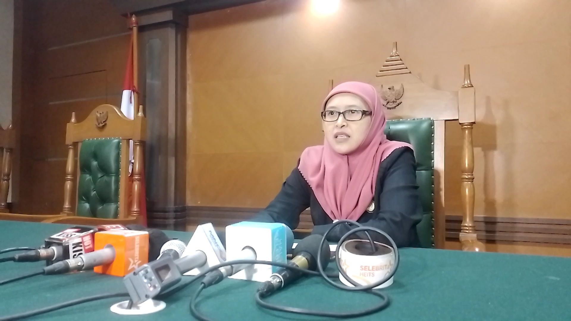 Komedian Bedu Talak Cerai Istri , Sidang Pertama Dijadwalkan Akhir September