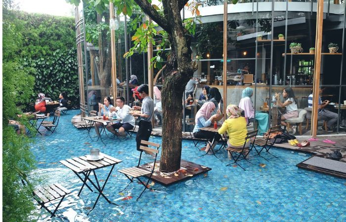 5 Cafe Unik di Bandung yang Wajib Kamu Kunjungi