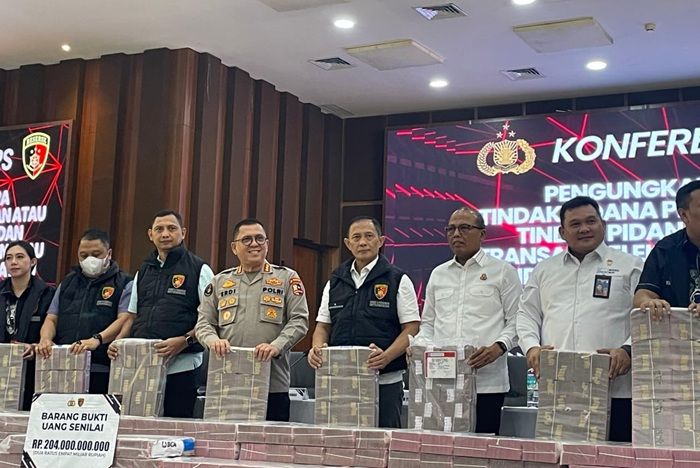 Bareskrim Pamerkan Uang Rp 204 Miliar Hasil Ungkap Pembobolan Rekening Dormant