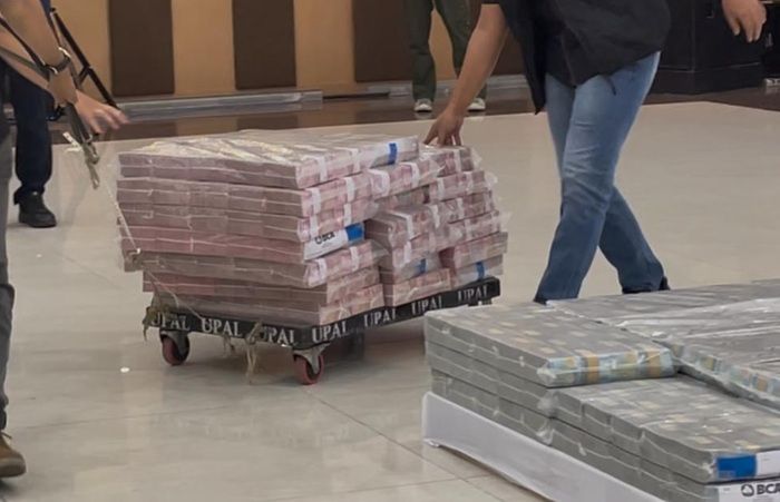 Bareskrim Pamerkan Uang Rp 204 Miliar Hasil Ungkap Pembobolan Rekening Dormant