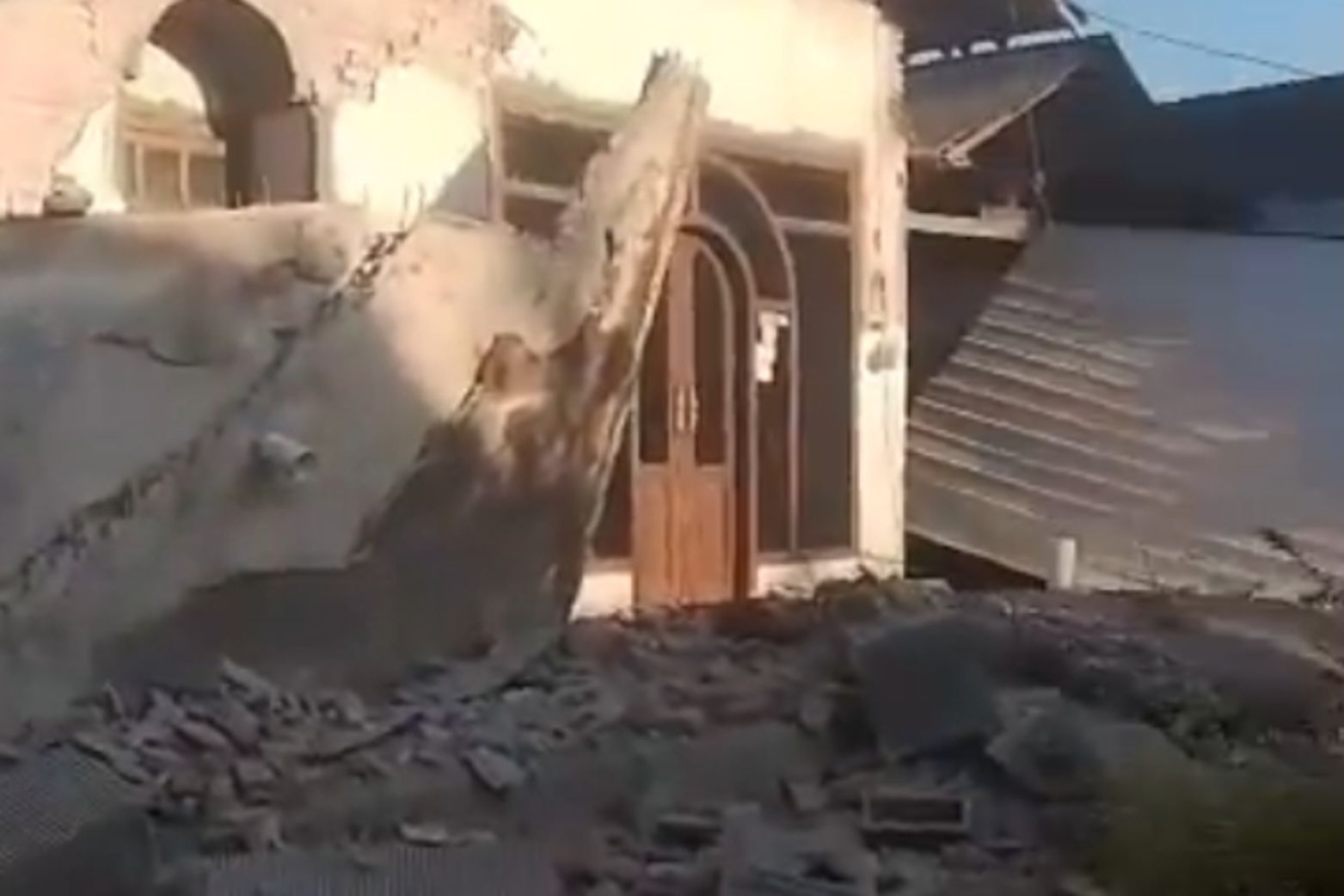 Gempa 5,7 SR Guncang Banyuwangi, Getarannya Terasa Sampai Surabaya dan Bali