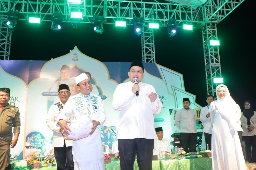 Ribuan Warga Padati Dermaga Paotere, Meriahkan Maulid Akbar Pesisir Makassar